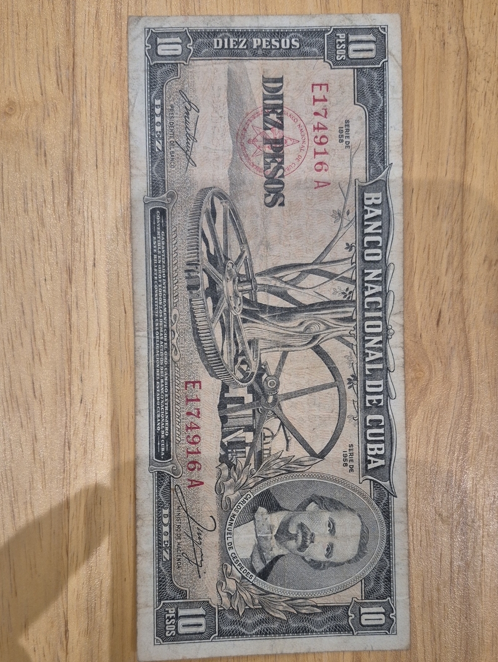 Cuban Diez Pesos Banknote - Black & Red Detail